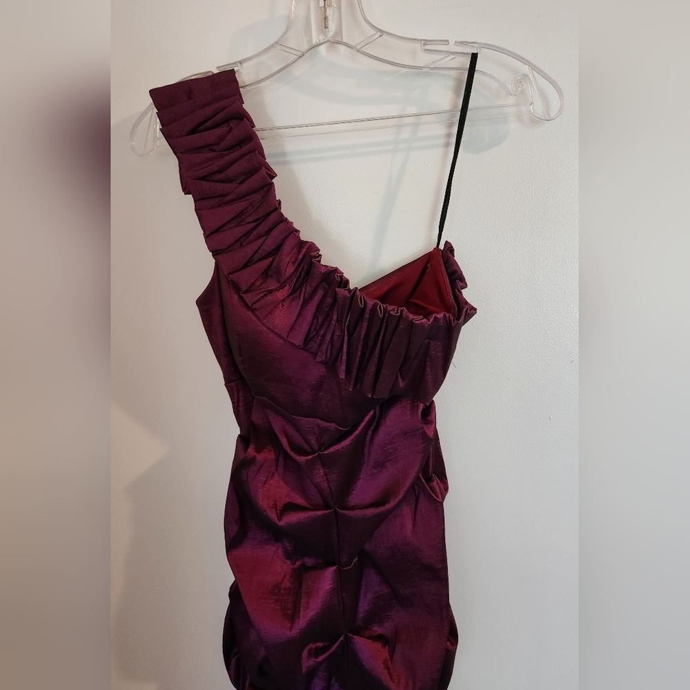Jimmylee ruched purple gown size 2 or 4